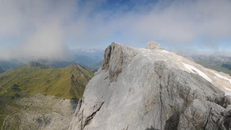 Majestic Mountain Peaks Beneath a Vast Sky wallpaper