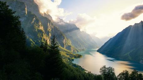 Breathtaking Mountain Lake Serenity wallpaper