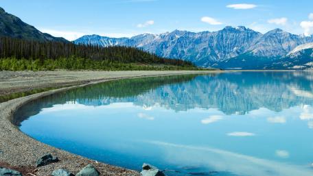 Serene Reflection of Mountains on Tranquil Water wallpaper