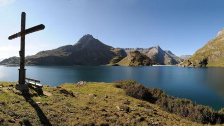Serene Mountain Lake with Cross and Viewpoint wallpaper