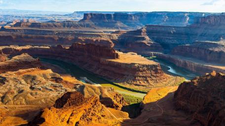 Majestic Canyon Landscape Under a Brilliant Sky wallpaper