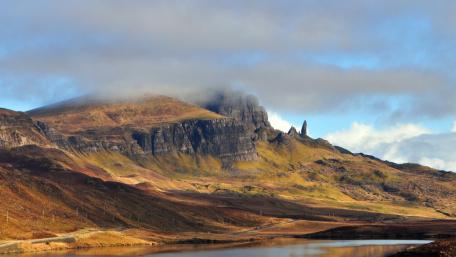 Majestic Highlands Enveloped in Misty Clouds wallpaper