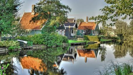 Charming Riverfront Homes in Tranquil Neighborhood wallpaper