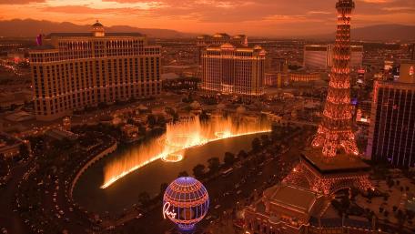 Vibrant Las Vegas Skyline at Sunset wallpaper