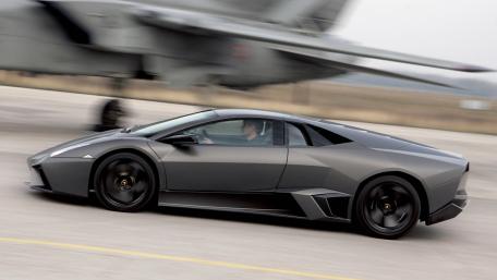 Sleek Power on the Runway wallpaper