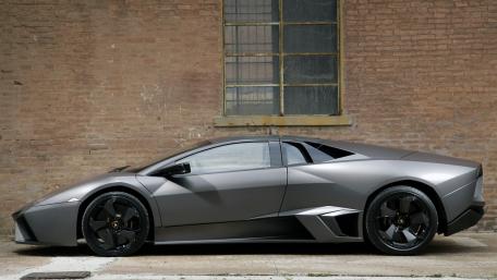 Sleek and Modern Lamborghini Wallpaper wallpaper