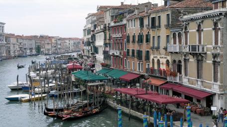 Enchanting Venice Canals and Vibrant Architecture wallpaper