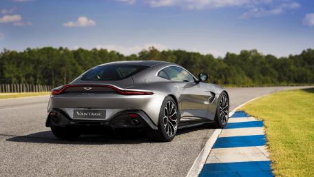 Sleek Aston Martin Vantage on a Racetrack Boosts Elegance and Performance wallpaper
