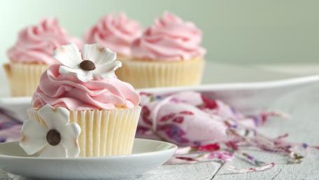 Delightful Floral Cupcakes for Any Occasion wallpaper