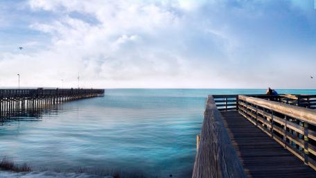 Tranquil Pier by the Serene Sea wallpaper