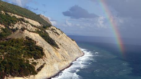 Vibrant Rainbow Over Serene Seascape wallpaper