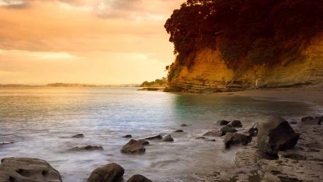 Tranquil Sunset Over Serene Shoreline wallpaper