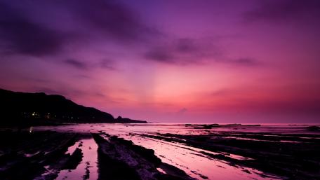 Serene Purple Horizon at Dusk wallpaper
