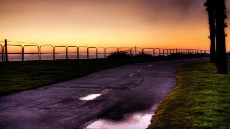 Serene Twilight by the Waterfront wallpaper