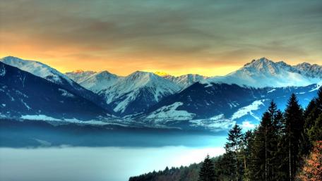 Majestic Mountains at Dusk Overlooking a Misty Valley wallpaper