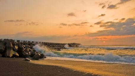 Tranquil Sunset at the Shoreline wallpaper
