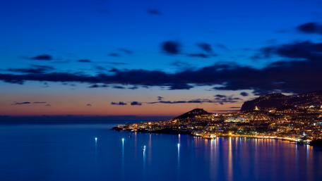 Serene Coastal Cityscape at Dusk wallpaper