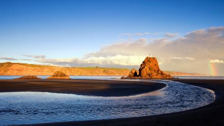 Tranquil Coastal Beauty Awaits You wallpaper