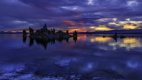 Serene Dusk Over a Tranquil Lake wallpaper