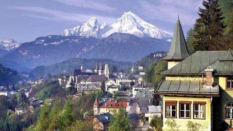 Scenic Mountain Village with Majestic Peaks wallpaper