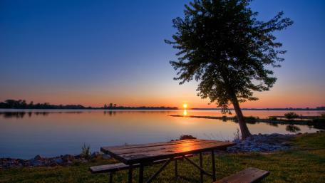 Tranquil Sunset by the Lake wallpaper