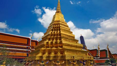 Golden Pagoda Under the Blue Sky wallpaper
