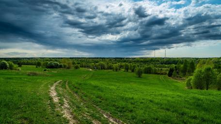 Majestic Green Fields Under Dramatic Skies wallpaper
