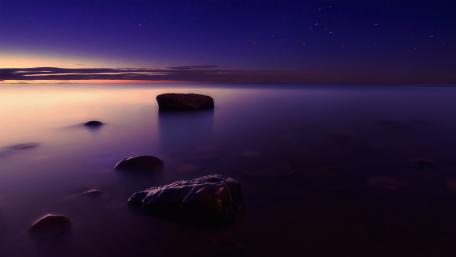 Twilight Serenity Over Calm Waters wallpaper