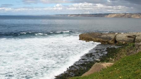Serene Ocean View with Gentle Waves Landscape wallpaper