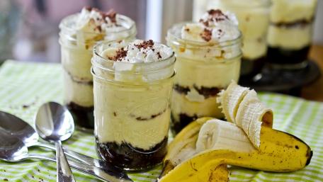 Delicious Banana Pudding in Jars with Toppings wallpaper