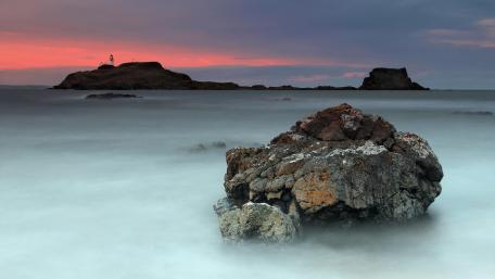 Serene Twilight over Island and Sea wallpaper