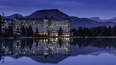 Serene Evening at the Lakeside Hotel wallpaper