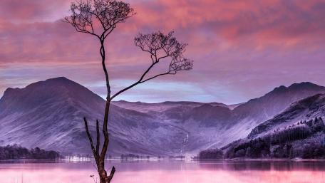 Serene Mountain Reflection at Sunset wallpaper