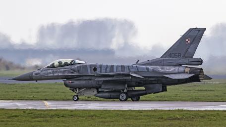Powerful F-16 Fighter Jet in Action wallpaper