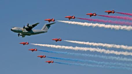 Aerial Display of Military Precision and Power wallpaper