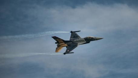 Striking Aerial Display of Military Power wallpaper
