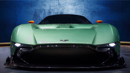 Futuristic Green Sports Car Design wallpaper
