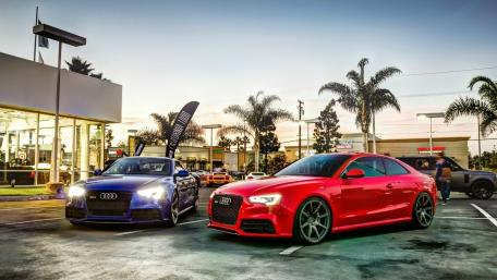 Sleek Audi Cars Under Twilight Sky wallpaper
