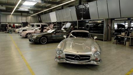 Classic Cars in a Modern Workshop Atmosphere wallpaper