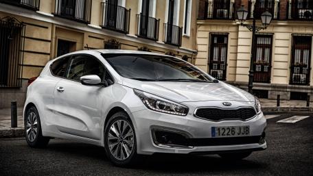 Sleek Urban Kia in Dynamic Setting wallpaper