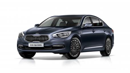 Sleek Elegance of Kia Quoris in Stunning Detail wallpaper