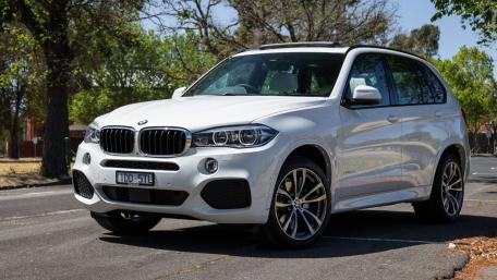 Sleek and Modern BMW X5 SUV Wallpaper wallpaper