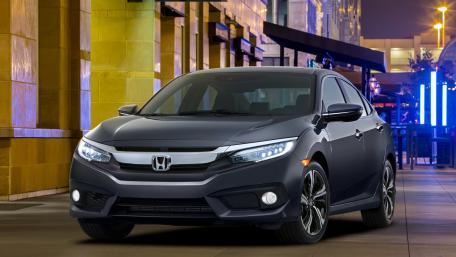 Sleek Honda Civic in Modern Urban Setting wallpaper