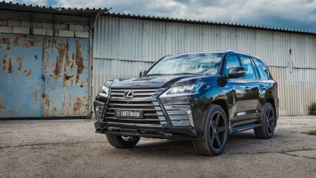 Sleek Luxury SUV in Outdoor Setting wallpaper
