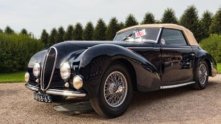 Classic Elegance of a Vintage Convertible wallpaper