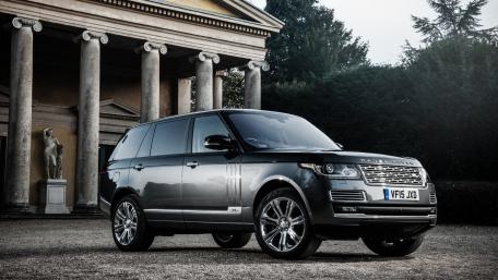 Sleek Range Rover in Majestic Setting wallpaper