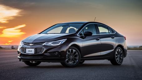 Sleek Chevrolet Cruze Against a Stunning Sunset wallpaper