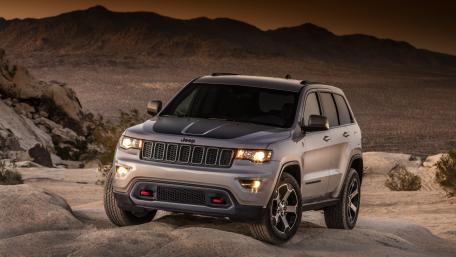 Adventure Awaits with the Jeep Grand Cherokee wallpaper