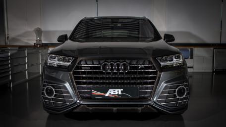Sleek Audi SUV Wallpaper for Car Enthusiasts wallpaper