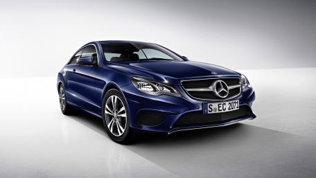 Sleek Design of a Modern Luxury Car wallpaper